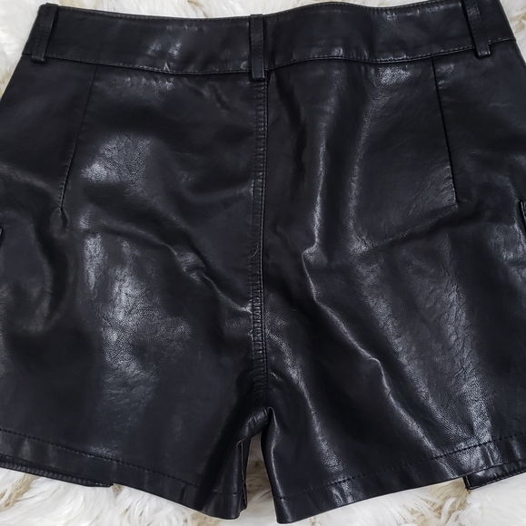 Faux leather shorts - Picture 2 of 3